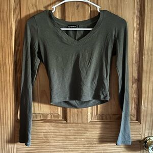 long sleeve v-neck crop top